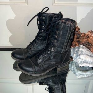 Ladies combat boots with plaid zip down details on the side. Perfect for fall !